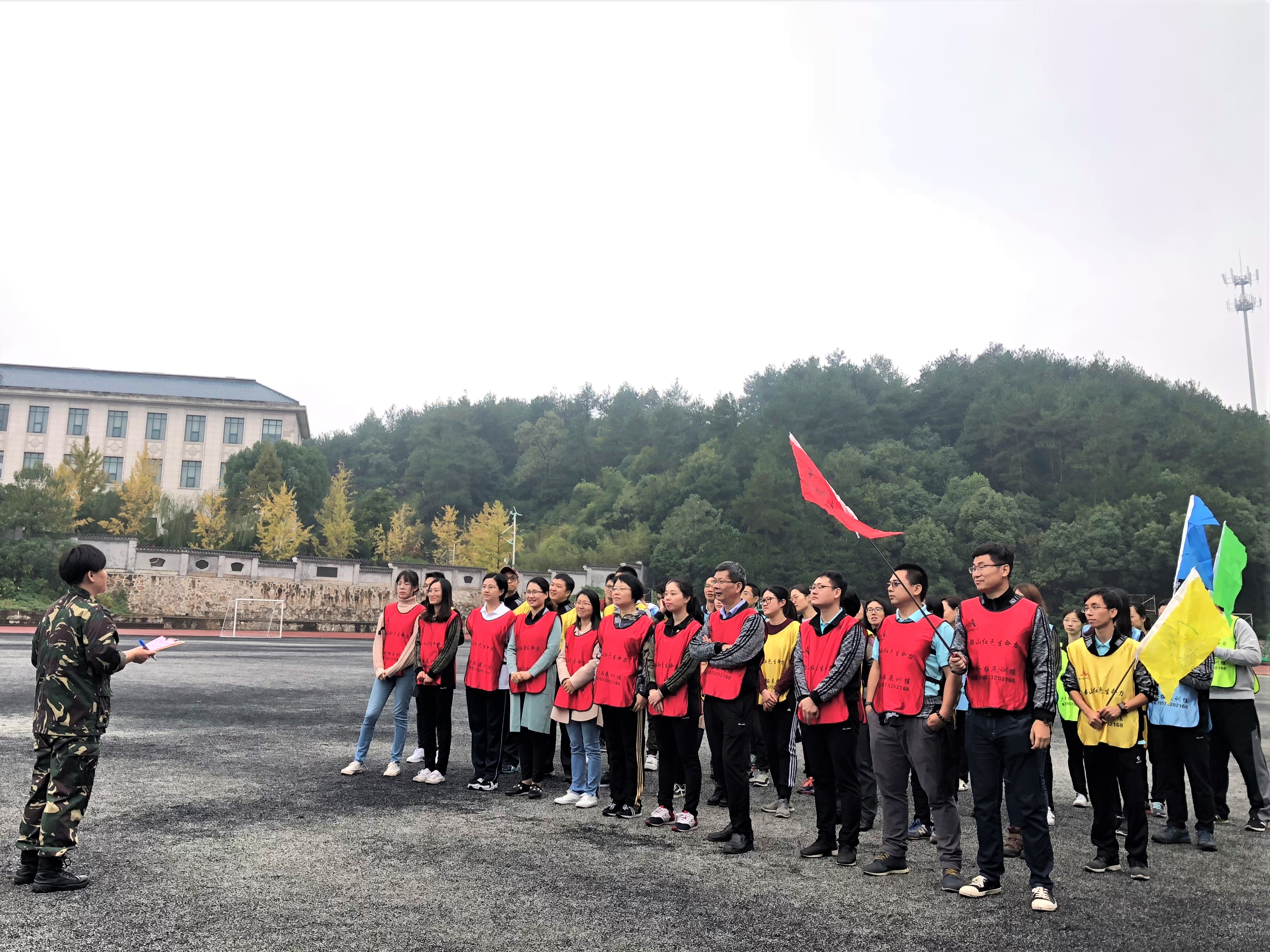 太阳网集团tcy8722党总支代表在毛泽东同志纪念馆合影留念