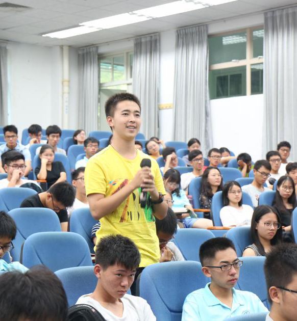 同学们积极提问