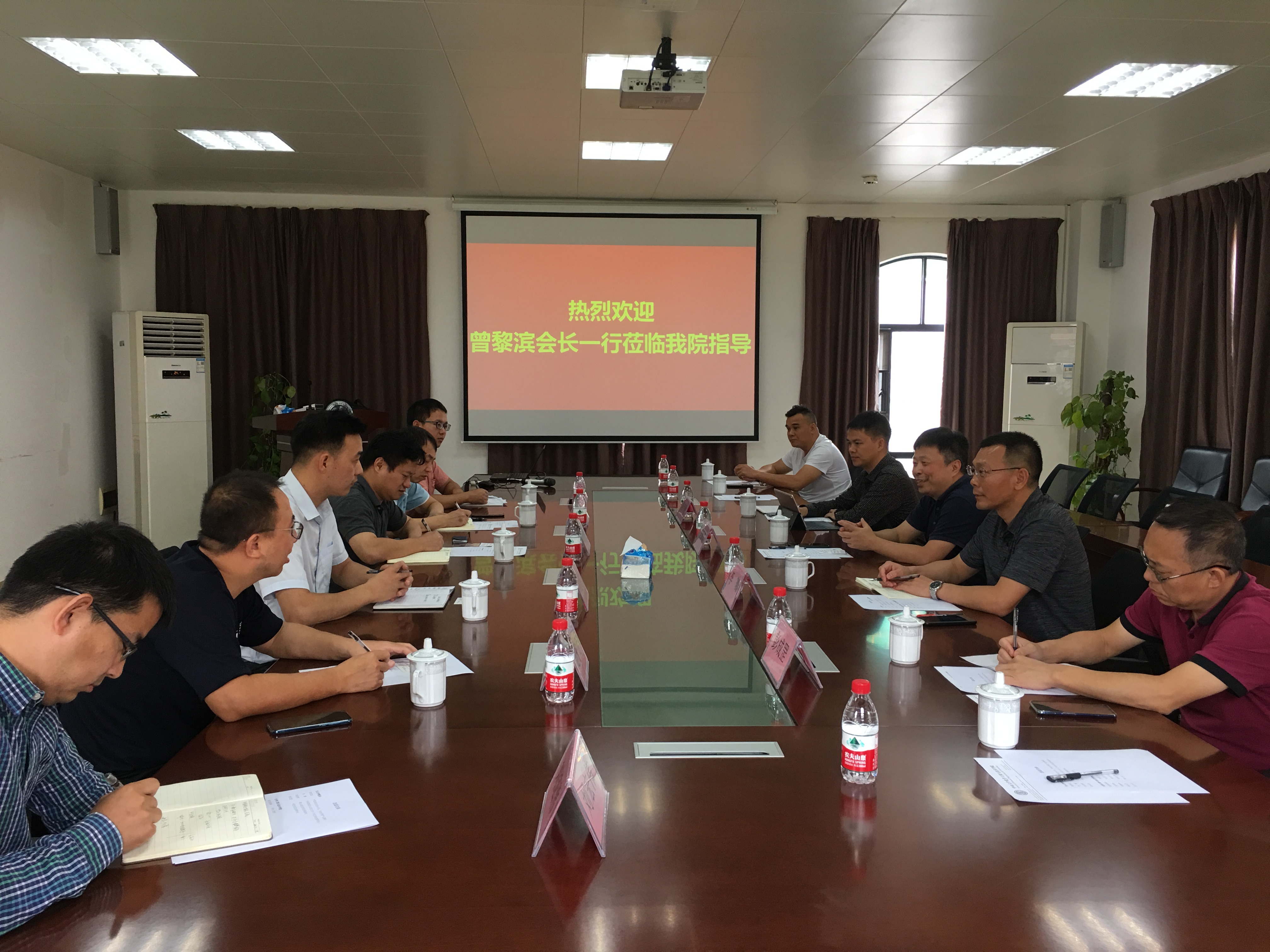 （座谈会现场）