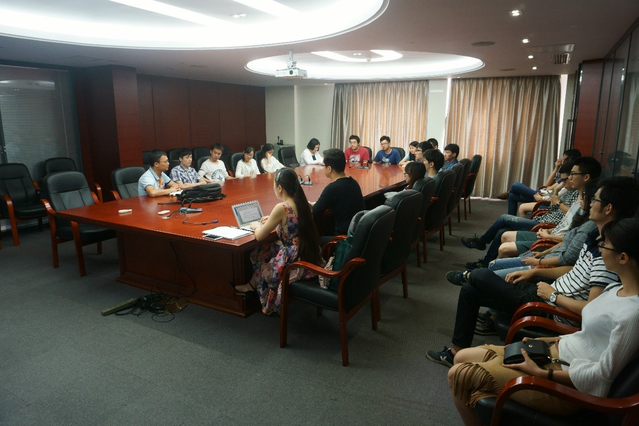 太阳网集团tcy8722举行首次研究生座谈会