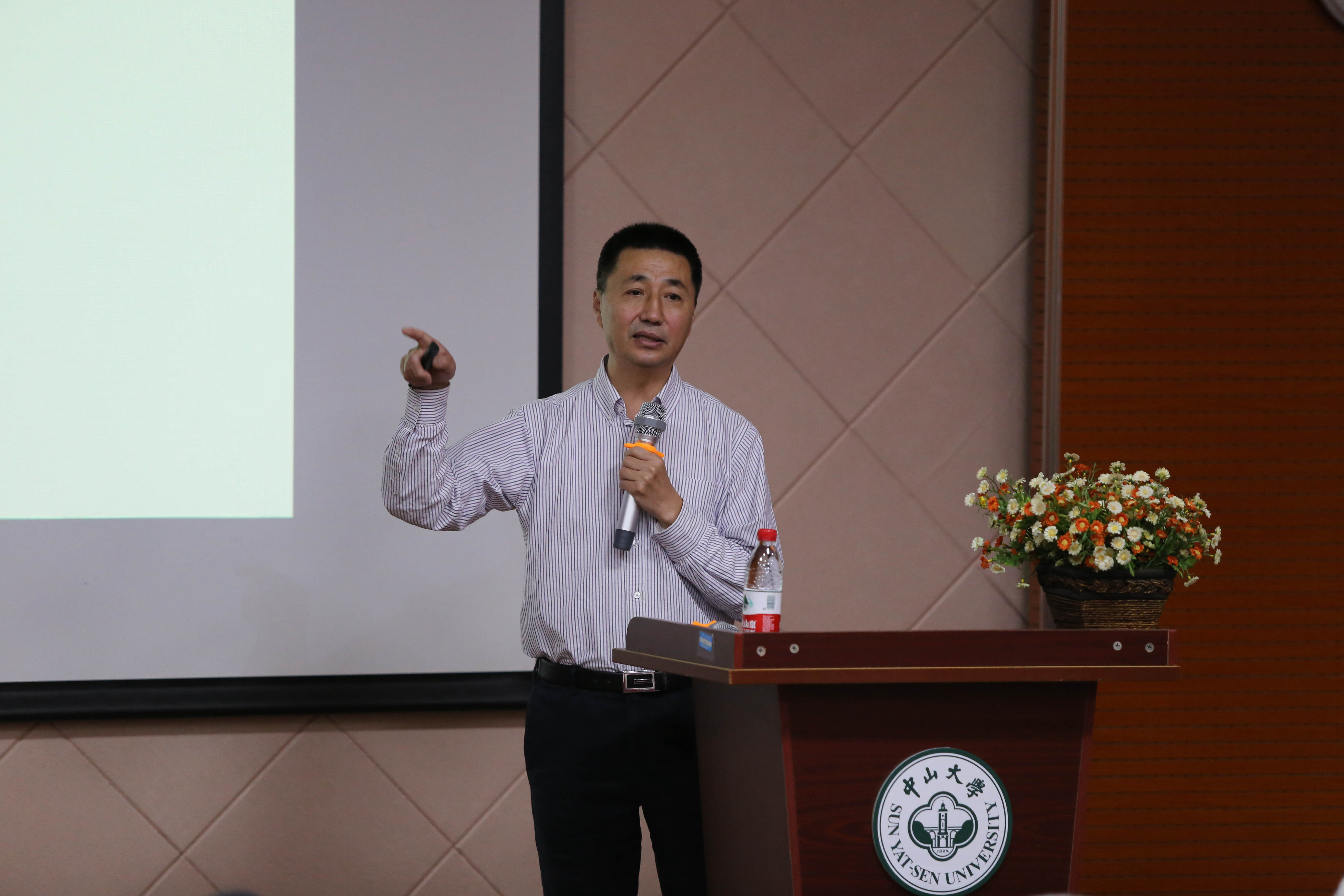 太阳网集团tcy8722召开“南海腐蚀防护战略研讨会”