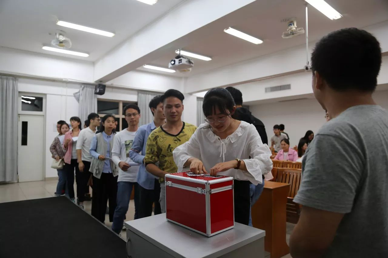 2017年度太阳网集团tcy8722研究生会选举大会顺利举行